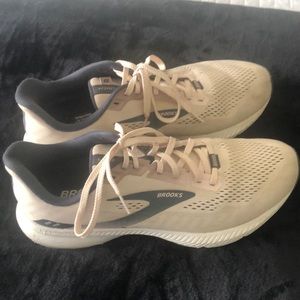 Launch 8 womens size 11 WIDE  light rose